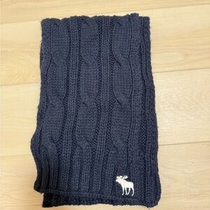 Abercrombie & Fitch Chunky Cable Knit Scarf with Moose Logo, Unisex